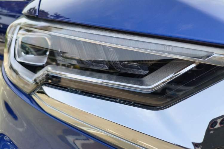Used Hongqi HS5 2019 2.0T Smart Connect Flagship All-Wheel-Drive Version Right Front Headlight