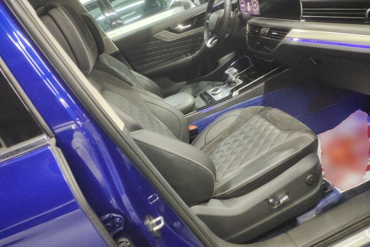 Used Hongqi HS5 2019 2.0T Smart Connect Flagship All-Wheel-Drive Version Right Front Seat
