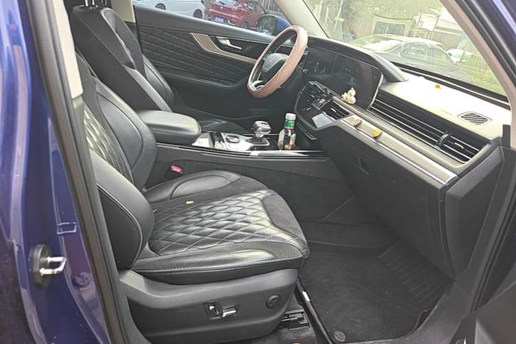 Used Hongqi HS5 2019 2.0T Smart Connect Flagship All-Wheel-Drive Version Right Front Seat