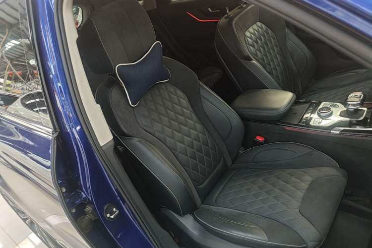 Used Hongqi HS5 2019 2.0T Smart Connect Flagship All-Wheel-Drive Version Right Front Seat
