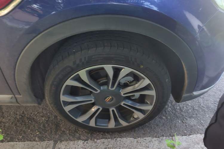 Used Hongqi HS5 2019 2.0T Smart Connect Flagship All-Wheel-Drive Version Right Front Wheel Hub