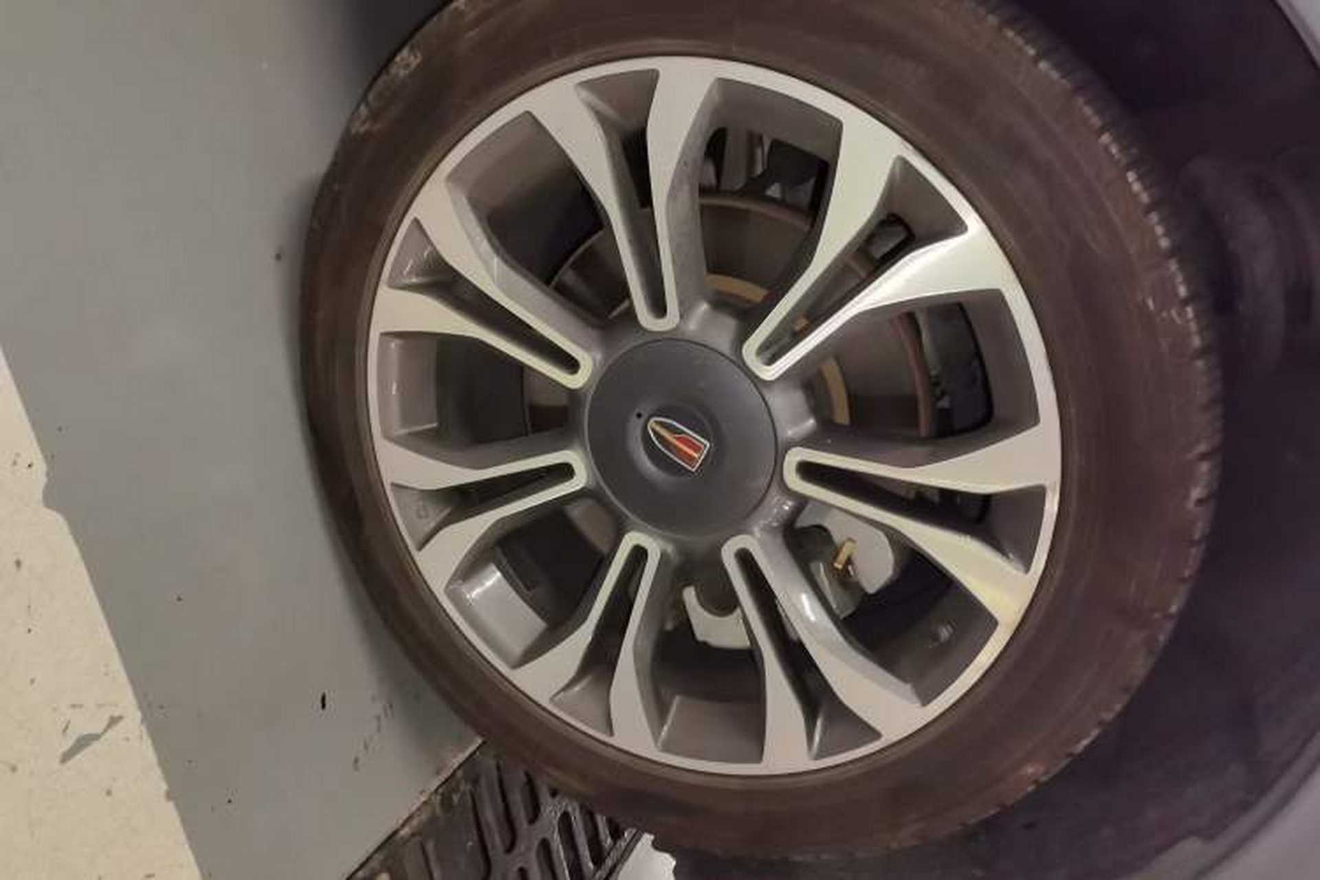 Used Hongqi HS5 2019 2.0T Smart Connect Flagship All-Wheel-Drive Version Right Front Wheel Hub