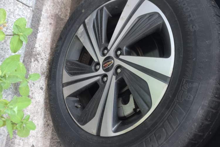 Used Hongqi HS5 2019 2.0T Smart Connect Flagship Edition Right Front Wheel Hub