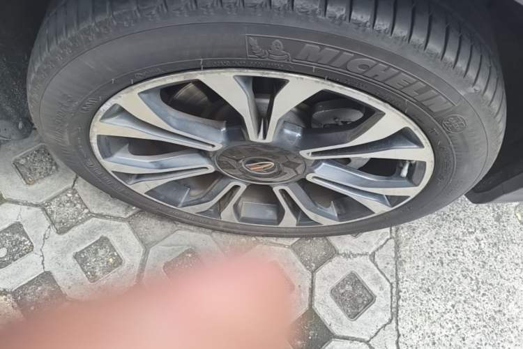 Used Hongqi HS5 2019 2.0T Smart Connect Flagship All-Wheel-Drive Version Right Front Wheel Hub