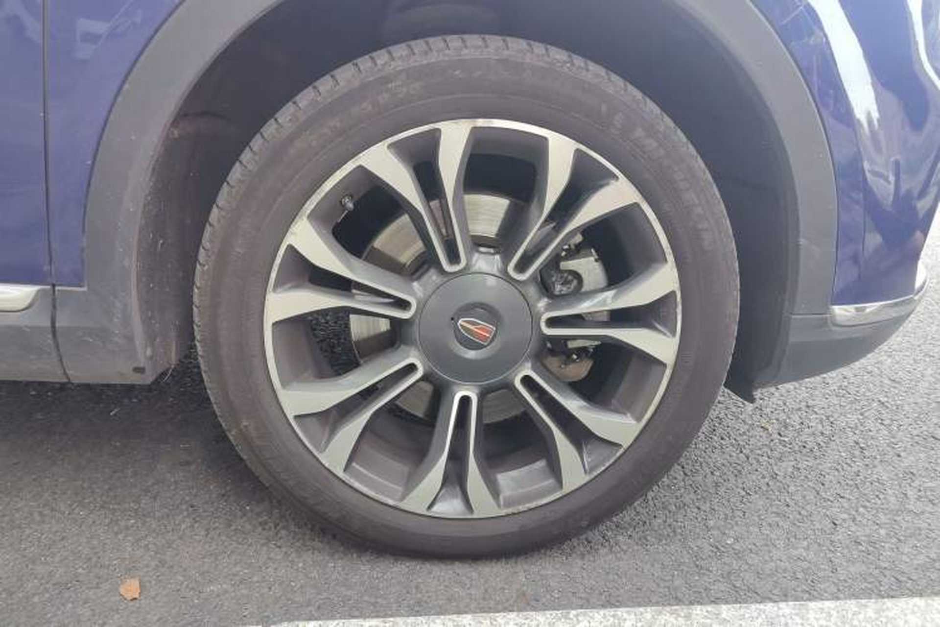 Used Hongqi HS5 2019 2.0T Smart Connect Flagship All-Wheel-Drive Version Right Front Wheel Hub