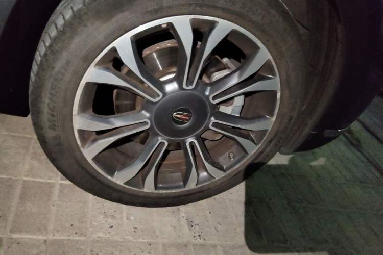 Used Hongqi HS5 2019 2.0T Smart Connect Flagship All-Wheel-Drive Version Right Front Wheel Hub