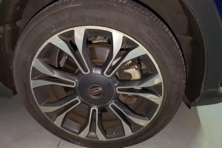 Used Hongqi HS5 2019 2.0T Smart Connect Flagship All-Wheel-Drive Version Right Front Wheel Hub