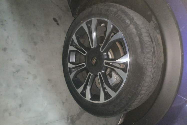 Used Hongqi HS5 2019 2.0T Smart Connect Flagship All-Wheel-Drive Version Right Front Wheel Hub