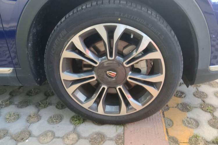 Used Hongqi HS5 2019 2.0T Smart Connect Flagship All-Wheel-Drive Version Right Front Wheel Hub