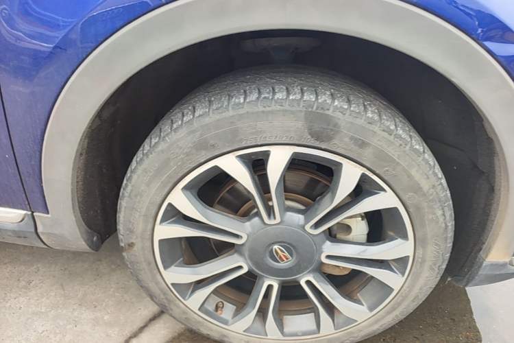 Used Hongqi HS5 2019 2.0T Smart Connect Flagship All-Wheel-Drive Version Right Front Wheel Hub