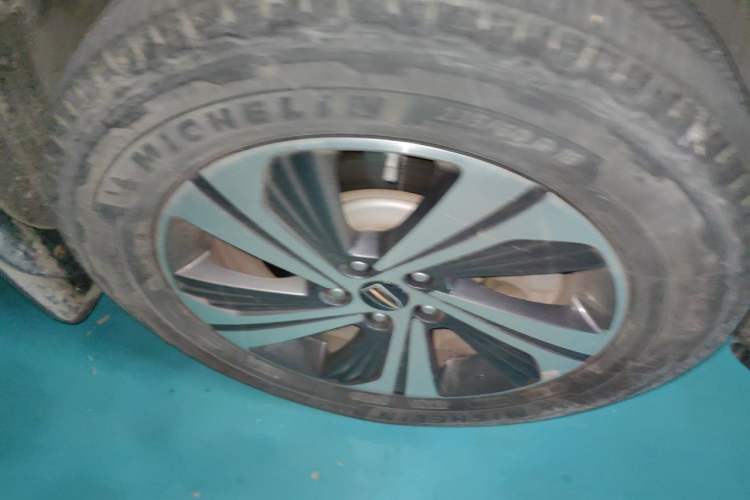 Used Hongqi HS5 2019 2.0T Smart Connect Flagship Edition Right Front Wheel Hub