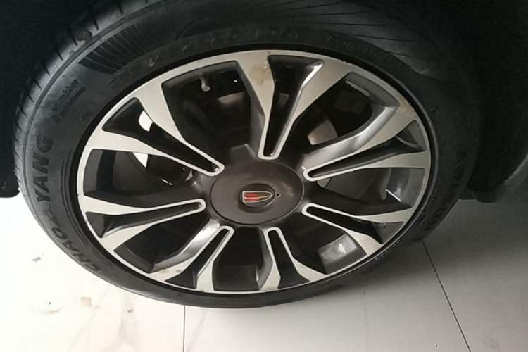 Used Hongqi HS5 2019 2.0T Smart Connect Flagship All-Wheel-Drive Version Right Rear Wheel Hub