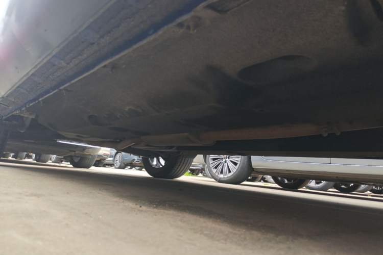 Used Hongqi HS5 2019 2.0T Smart Connect Flagship All-Wheel-Drive Version Right Side Sill