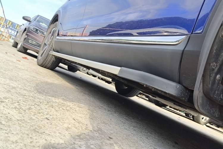 Used Hongqi HS5 2019 2.0T Smart Connect Flagship Edition Right Side Sill