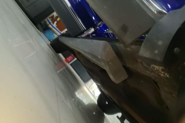 Used Hongqi HS5 2019 2.0T Smart Connect Flagship All-Wheel-Drive Version Right Side Sill