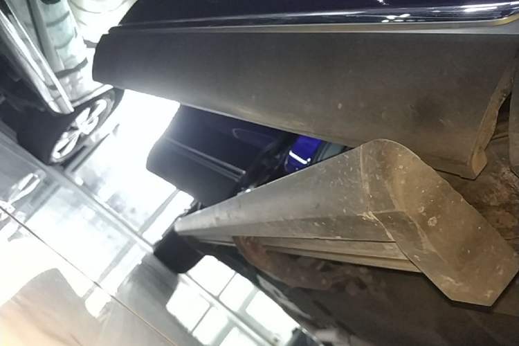 Used Hongqi HS5 2019 2.0T Smart Connect Flagship All-Wheel-Drive Version Right Side Sill