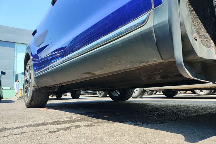 Used Hongqi HS5 2019 2.0T Smart Connect Flagship All-Wheel-Drive Version Right Side Sill