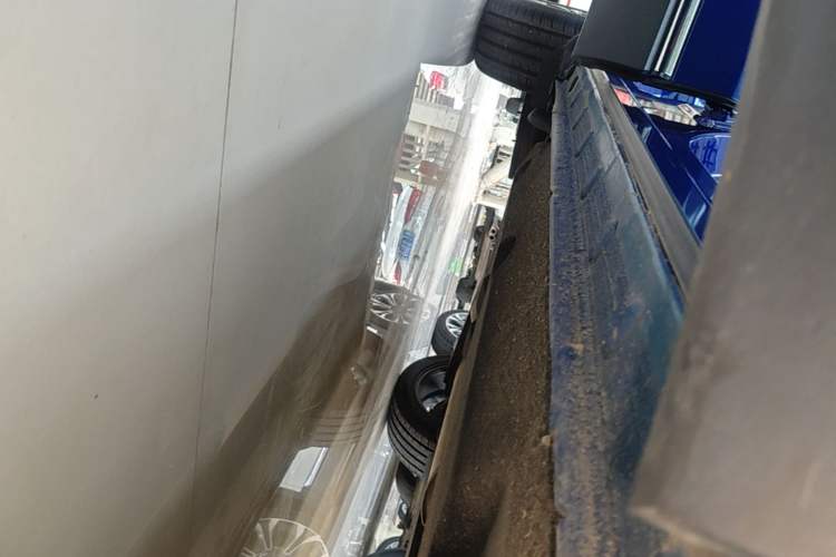 Used Hongqi HS5 2019 2.0T Smart Connect Flagship All-Wheel-Drive Version Right Side Sill