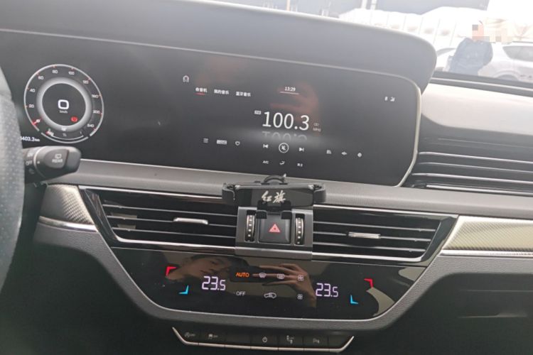 Used Hongqi HS5 2019 2.0T Smart Connect Flagship Edition Audio And AC Panel
