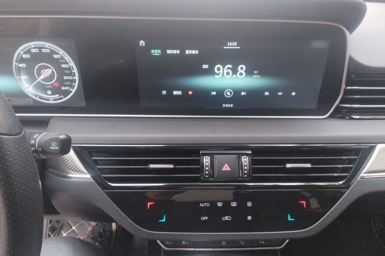 Used Hongqi HS5 2019 2.0T Smart Connect Flagship All-Wheel-Drive Version Audio And AC Panel