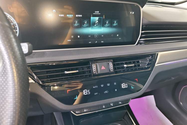 Used Hongqi HS5 2019 2.0T Smart Connect Flagship All-Wheel-Drive Version Audio And AC Panel