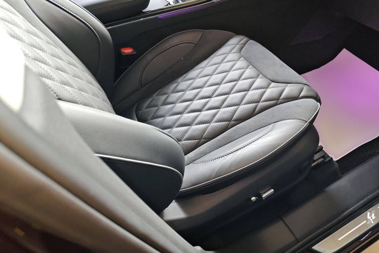 Used Hongqi HS5 2019 2.0T Smart Connect Flagship All-Wheel-Drive Version Right Front Seat