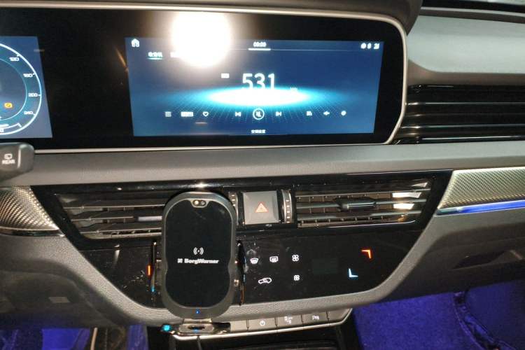 Used Hongqi HS5 2019 2.0T Smart Connect Flagship Edition Audio And AC Panel