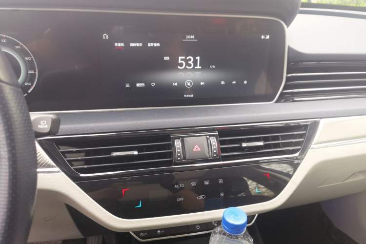 Used Hongqi HS5 2019 2.0T Smart Connect Flagship Edition Audio And AC Panel