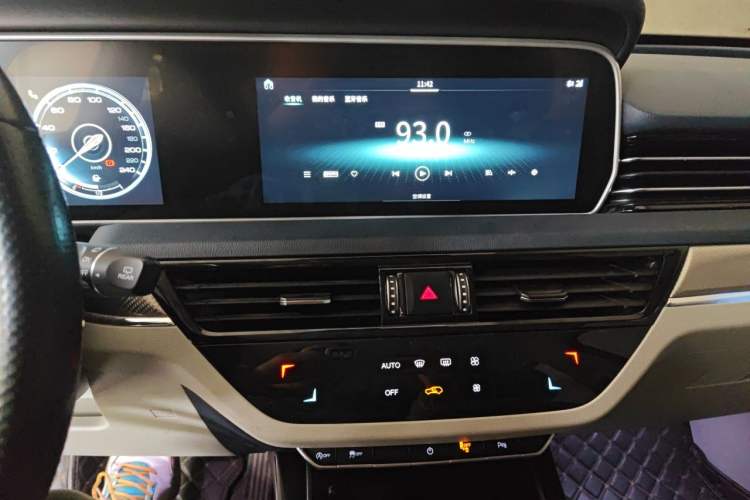 Used Hongqi HS5 2019 2.0T Smart Connect Flagship Edition Audio And AC Panel
