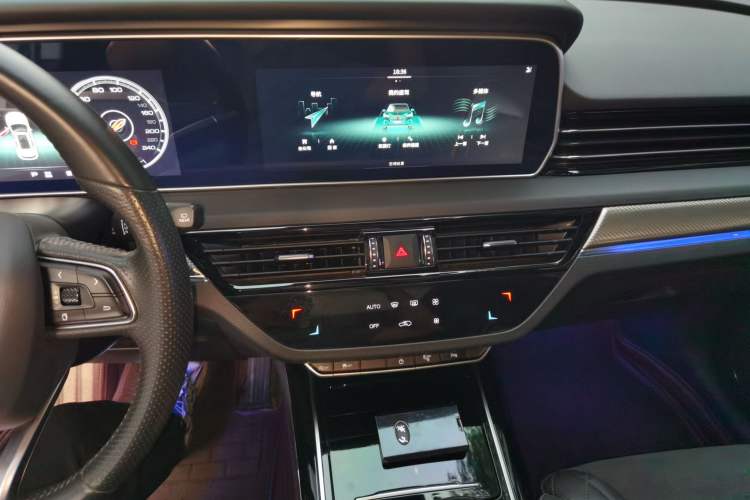 Used Hongqi HS5 2019 2.0T Smart Connect Flagship Edition Audio And AC Panel