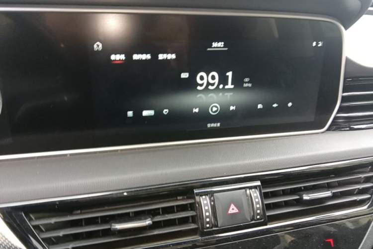 Used Hongqi HS5 2019 2.0T Smart Connect Flagship Edition Audio And AC Panel