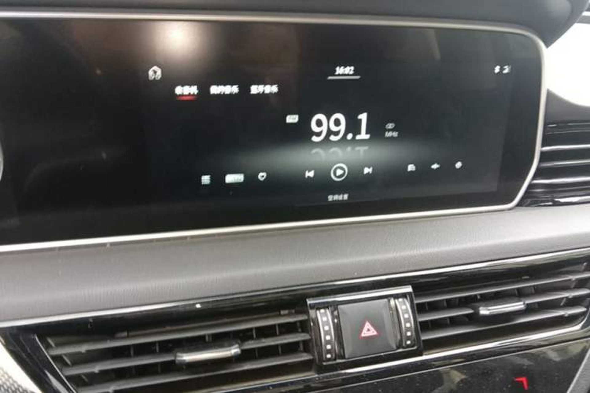Used Hongqi HS5 2019 2.0T Smart Connect Flagship Edition Audio And AC Panel