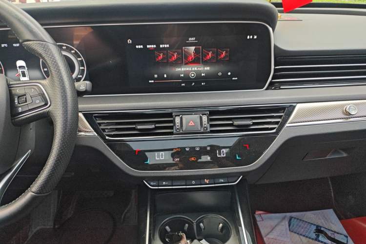 Used Hongqi HS5 2019 2.0T Smart Connect Flagship Edition Audio And AC Panel