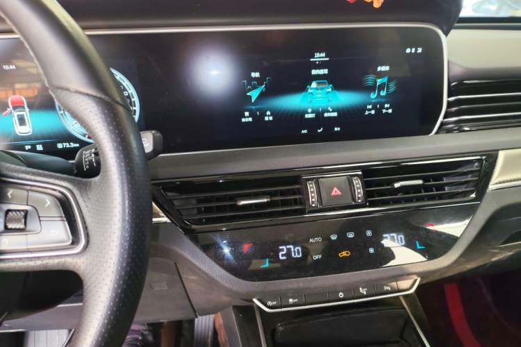 Used Hongqi HS5 2019 2.0T Smart Connect Flagship Edition Audio And AC Panel