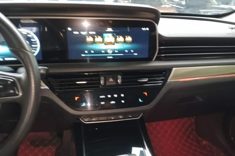 Used Hongqi HS5 2019 2.0T Smart Connect Flagship Edition Audio And AC Panel