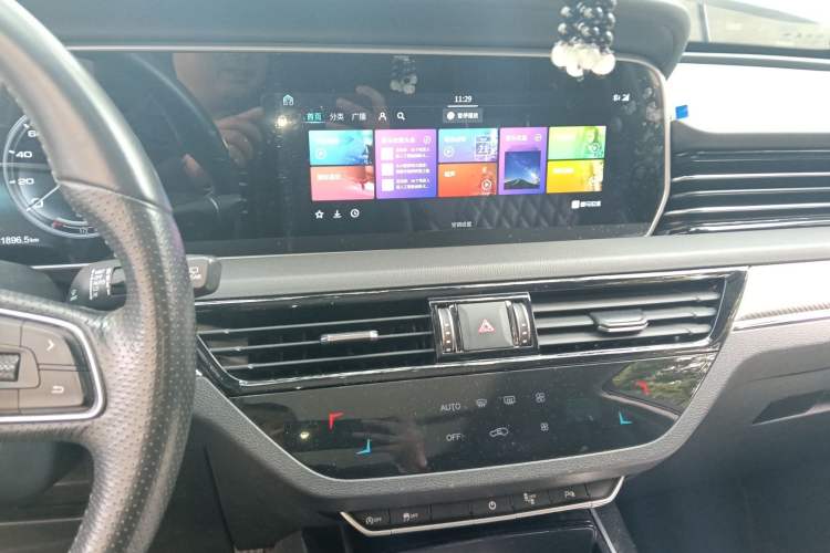 Used Hongqi HS5 2019 2.0T Smart Connect Flagship All-Wheel-Drive Version Audio And AC Panel