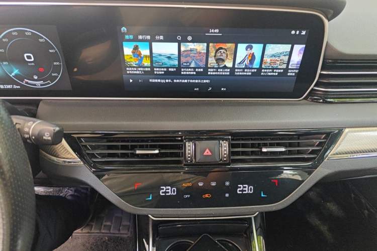 Used Hongqi HS5 2019 2.0T Smart Connect Flagship Edition Audio And AC Panel
