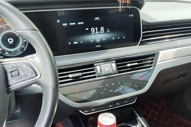 Used Hongqi HS5 2019 2.0T Smart Connect Flagship Edition Audio And AC Panel
