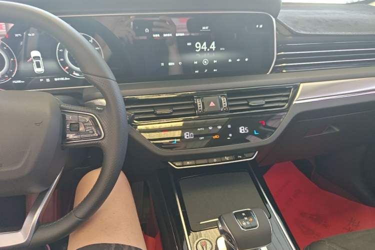 Used Hongqi HS5 2019 2.0T Smart Connect Flagship Edition Audio And AC Panel