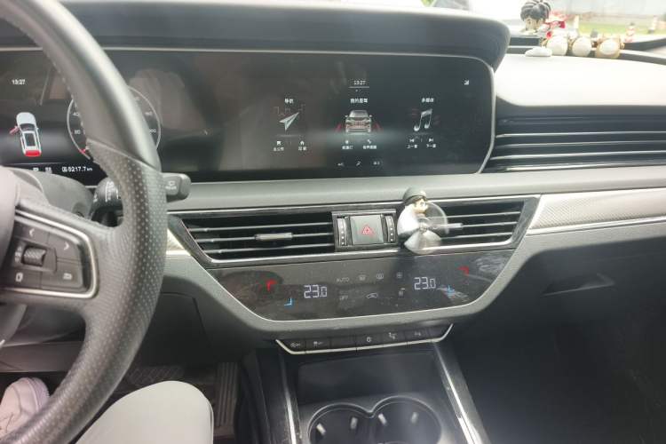 Used Hongqi HS5 2019 2.0T Smart Connect Flagship Edition Audio And AC Panel