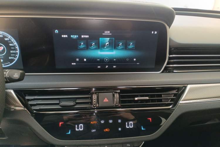 Used Hongqi HS5 2019 2.0T Smart Connect Flagship Edition Audio And AC Panel