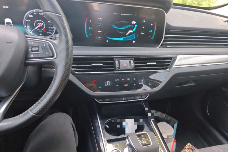 Used Hongqi HS5 2019 2.0T Smart Connect Flagship Edition Audio And AC Panel