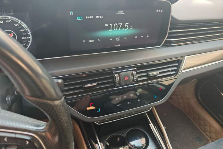 Used Hongqi HS5 2019 2.0T Smart Connect Flagship All-Wheel-Drive Version Audio And AC Panel