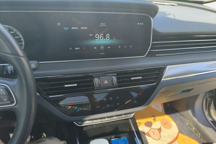 Used Hongqi HS5 2019 2.0T Smart Connect Flagship All-Wheel-Drive Version Audio And AC Panel