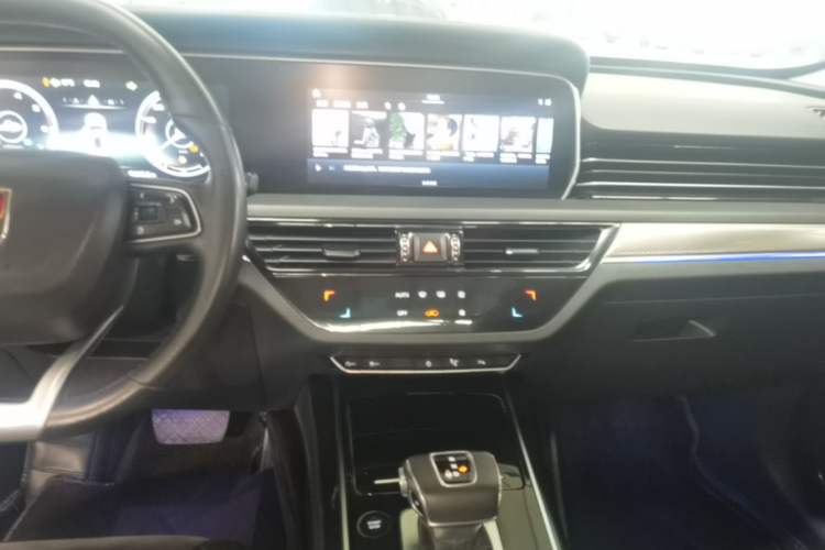 Used Hongqi HS5 2019 2.0T Smart Connect Flagship Edition Audio And AC Panel