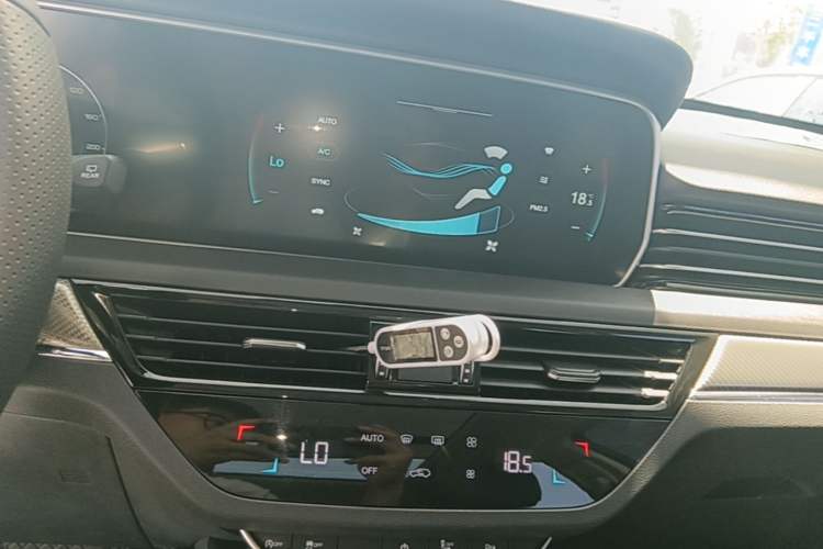 Used Hongqi HS5 2019 2.0T Smart Connect Flagship Edition Audio And AC Panel
