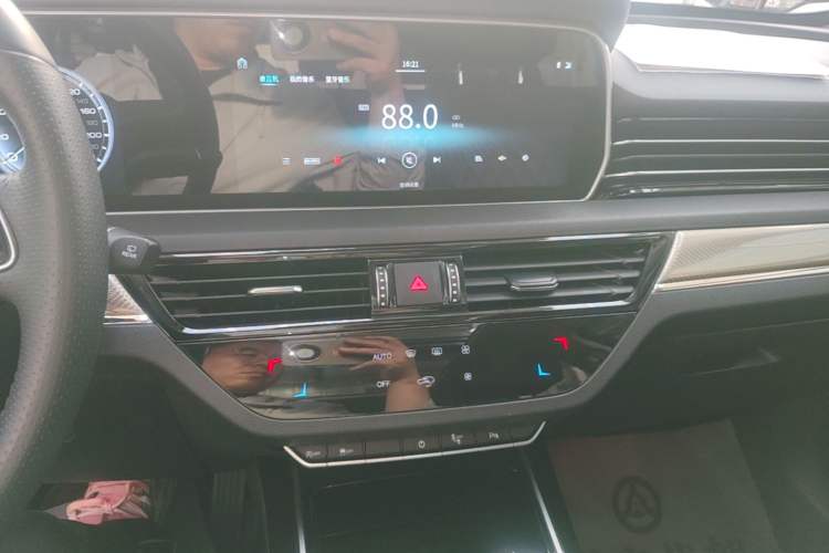 Used Hongqi HS5 2019 2.0T Smart Connect Flagship Edition Audio And AC Panel