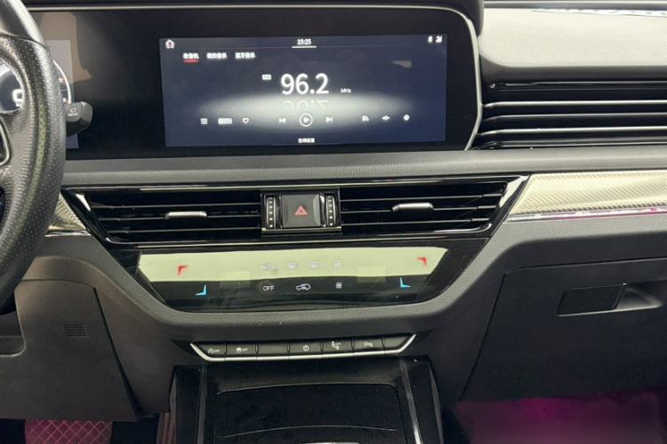 Used Hongqi HS5 2019 2.0T Smart Connect Flagship Edition Audio And AC Panel