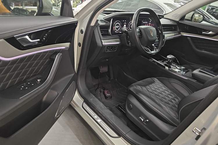 Used Hongqi HS5 2019 2.0T Smart Connect Flagship All-Wheel-Drive Version Driver Seat