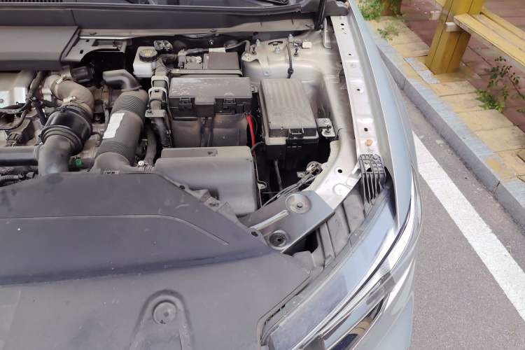 Used Hongqi HS5 2019 2.0T Smart Connect Flagship All-Wheel-Drive Version Engine Bay Left